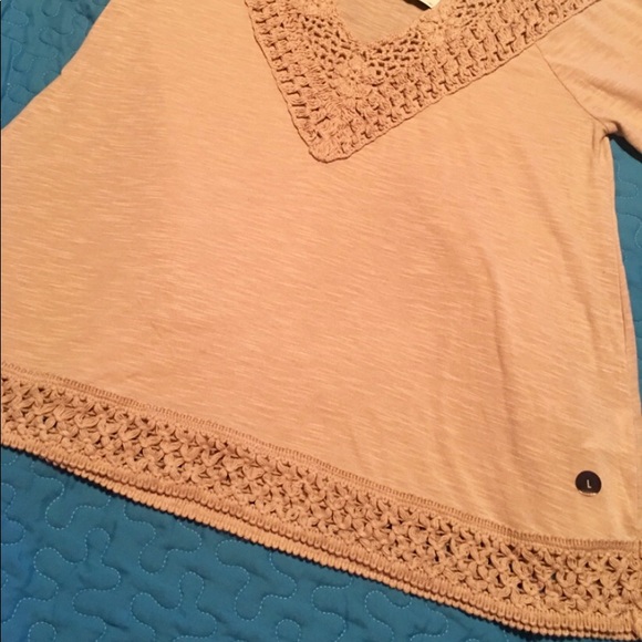 🆕SOLD! Cream Crochet Hollister V Neck Top L NWT - Picture 3 of 4